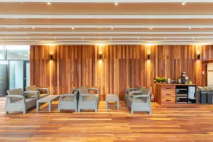 레드우드 월패널의 프리미엄 기업 라운지